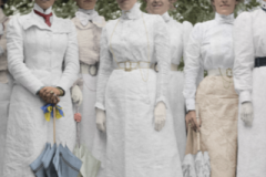 Om-Saro-kulturarv-Jag-har-latit-den-brunbeige-fargen-vara-kvar-men-den-ga-saklart-att-andra.-Texten-och-bilder-gar-fint-att-anda-har.-3-400x516